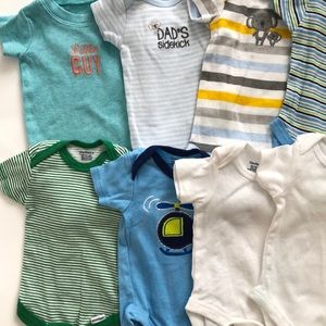 ✨BUNDLE✨ 10 NEWBORN ONESIES / bodysuits for baby